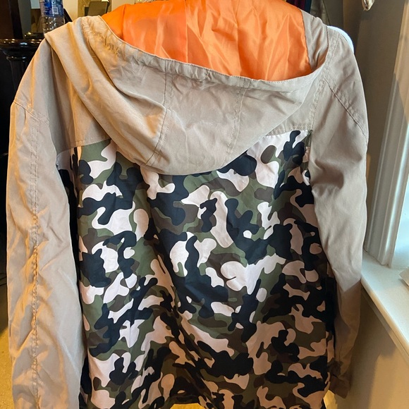 Lightweight Windbreaker - Picture 2 of 3